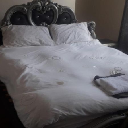 Bright Home Guest House Манчестер Экстерьер фото